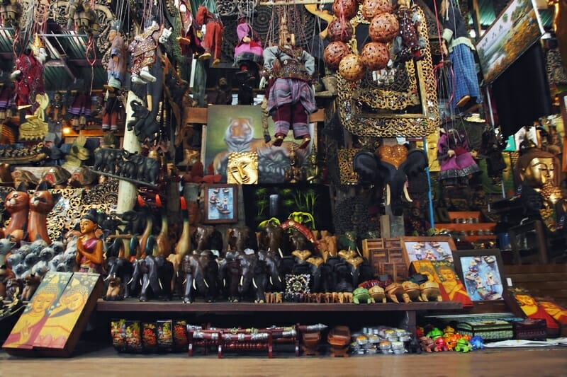 Take On a Thai Market: How to Shop and Bargain like a Pro