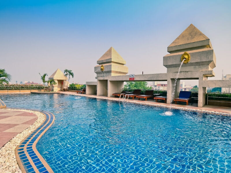 duangtawan-hotel-chiangmai-pool3